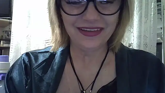 Lia Rayss online show from April 24, 8:22 pm