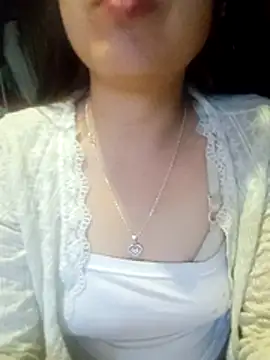 Snapshot of Abi-ni chatting on May 9, 10:20 am Abi-ni online show from May 9, 10:20 am