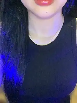 Snapshot of Quincy_baby chatting on June 5, 1:23 am Quincy baby online show from June 5, 1:23 am