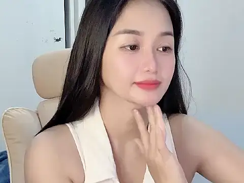 Snapshot of AmyLinee_1 chatting on June 2, 5:53 am AmyLinee 1 online show from June 2, 5:53 am