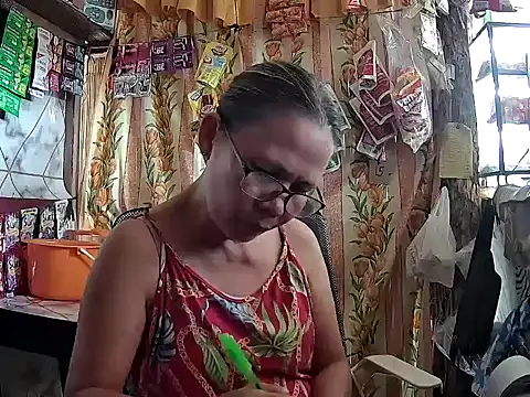 Snapshot of mommylicious_23 chatting on July 19, 1:53 am mommylicious 23 online show from July 19, 1:53 am
