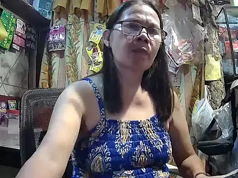 Snapshot of mommylicious_23 chatting on July 22, 10:40 am mommylicious 23 online show from July 22, 10:40 am