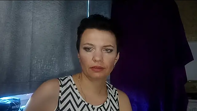 HotMamaQueen234 online show from July 31, 7:52 am
