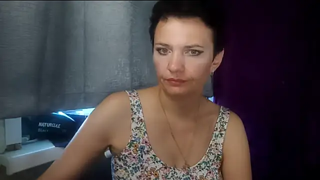 HotMamaQueen234 online show from August 3, 7:51 am