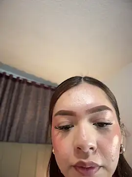 Snapshot of alana_gv chatting on June 3, 2:33 pm alana gv online show from June 3, 2:33 pm