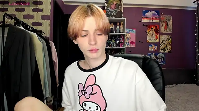 Snapshot of sweet_peach___ chatting on June 14, 5:37 pm sweet peach online show from June 14, 5:37 pm