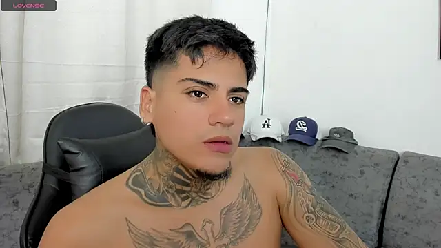 Snapshot of sweetlatinoboy chatting on June 28, 10:05 pm sweetlatinoboy online show from June 28, 10:05 pm