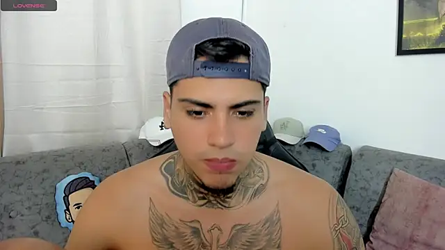 Snapshot of sweetlatinoboy chatting on August 4, 10:01 pm sweetlatinoboy online show from August 4, 10:01 pm