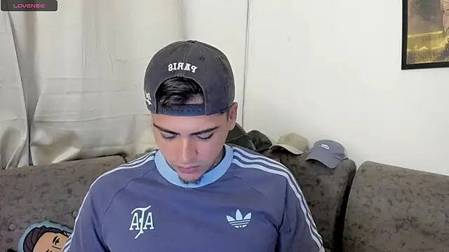 Snapshot of sweetlatinoboy chatting on August 5, 10:07 am sweetlatinoboy online show from August 5, 10:07 am
