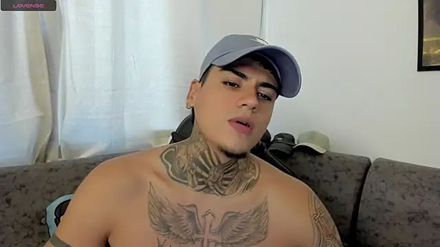Snapshot of sweetlatinoboy chatting on August 7, 8:22 pm sweetlatinoboy online show from August 7, 8:22 pm