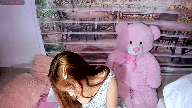 Snapshot of little_doll18_ chatting on June 10, 7:57 pm little doll18 online show from June 10, 7:57 pm