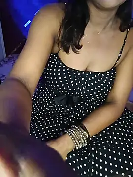 mayakapoor880 online show from June 6, 7:57 am