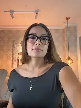 Snapshot of SERENAA__ chatting on May 21, 3:24 am SERENAA online show from May 21, 3:24 am