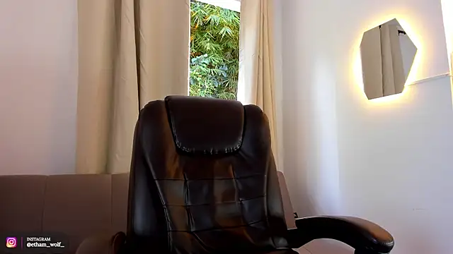 Snapshot of etham_wolf1 chatting on August 7, 7:16 pm etham wolf1 online show from August 7, 7:16 pm