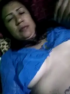 juliataylorhot online show from April 28, 2:10 am