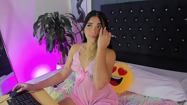 Snapshot of ChloeSterling chatting on May 25, 8:15 pm ChloeSterling online show from May 25, 8:15 pm