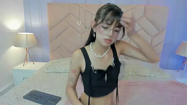 Snapshot of Eimy_Blaze chatting on May 27, 7:44 pm Eimy Blaze online show from May 27, 7:44 pm