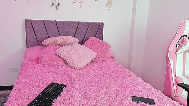 AryahMoonn online show from June 6, 3:22 am