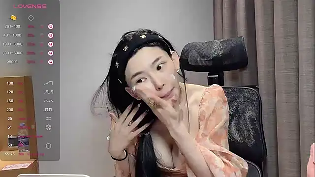 Snapshot of kiki-12 chatting on April 18, 11:49 pm kiki-12 online show from April 18, 11:49 pm