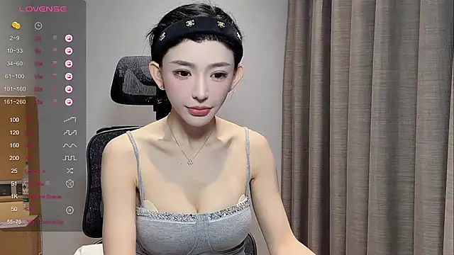 Snapshot of kiki-12 chatting on April 21, 1:42 am kiki-12 online show from April 21, 1:42 am