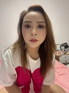 LuckyGirl-11 online show from April 25, 8:06 am