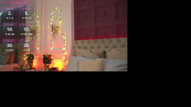 Snapshot of EllieJules chatting on July 1, 3:52 am EllieJules online show from July 1, 3:52 am