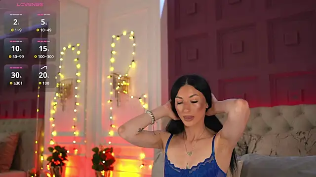 Snapshot of EllieJules chatting on July 6, 3:47 am EllieJules online show from July 6, 3:47 am