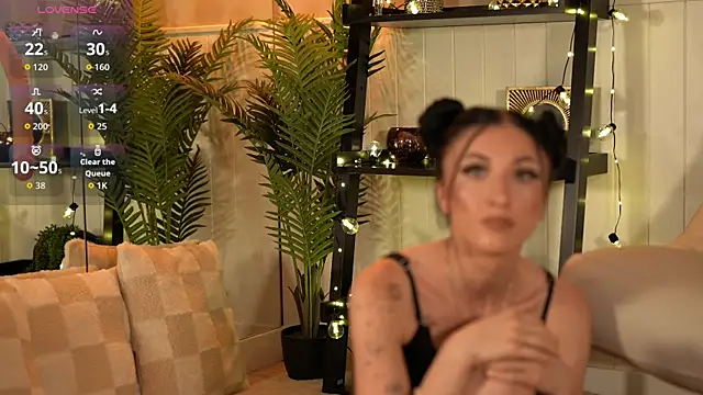 Snapshot of EllieJules chatting on July 28, 3:57 am EllieJules online show from July 28, 3:57 am