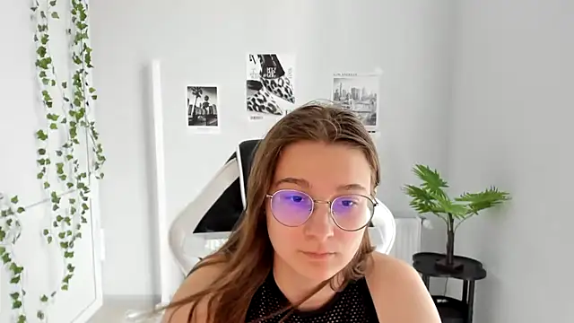 Mia kristal online show from June 19, 8:18 am