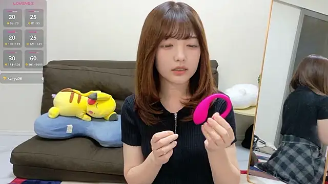 Snapshot of Kotori- chatting on March 21, 1:54 am Kotori- online show from March 21, 1:54 am