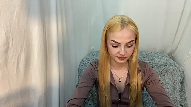 EvaKapnist online show from April 13, 8:25 pm