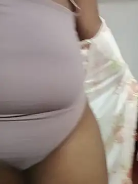 Snapshot of honeyi_babe chatting on May 8, 6:13 pm honeyi babe online show from May 8, 6:13 pm