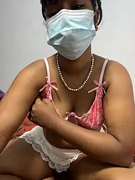 Snapshot of honeyi_babe chatting on June 18, 3:38 pm honeyi babe online show from June 18, 3:38 pm