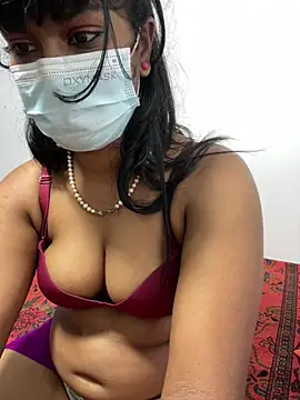 Snapshot of honeyi_babe chatting on June 19, 8:23 pm honeyi babe online show from June 19, 8:23 pm