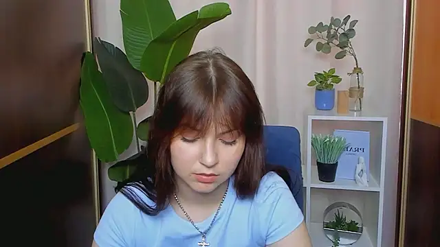 IzolaHirai online show from March 19, 7:34 am