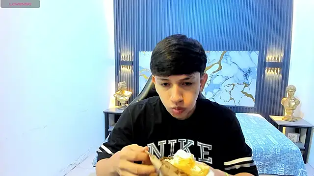 AdrianFranko online show from May 25, 1:39 pm