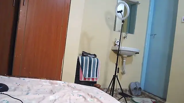 mutshekw online show from June 13, 9:46 pm