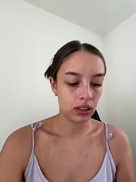 Lauren Storm online show from April 25, 1:52 pm
