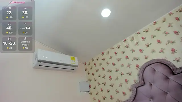 Snapshot of crystal_watson0 chatting on May 19, 1:17 pm crystal watson0 online show from May 19, 1:17 pm