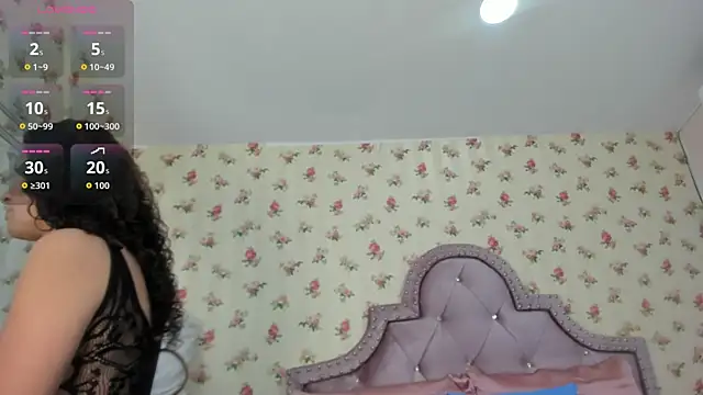 Snapshot of crystal_watson0 chatting on June 9, 2:39 pm crystal watson0 online show from June 9, 2:39 pm