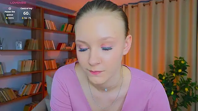 StaceyyJones online show from April 22, 1:56 pm