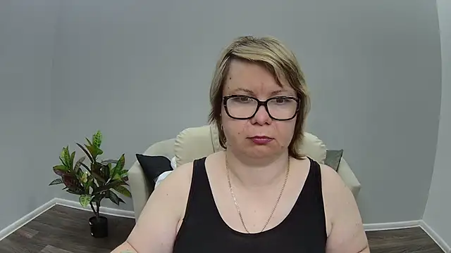 Snapshot of BonnnyBoobsy chatting on July 21, 6:10 pm BonnnyBoobsy online show from July 21, 6:10 pm