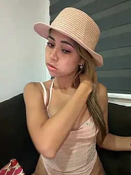 Snapshot of sexyparejahot69 chatting on June 16, 6:16 am sexyparejahot69 online show from June 16, 6:16 am