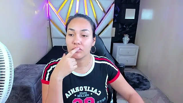 SammyEvanns  online show from June 21, 12:02 am