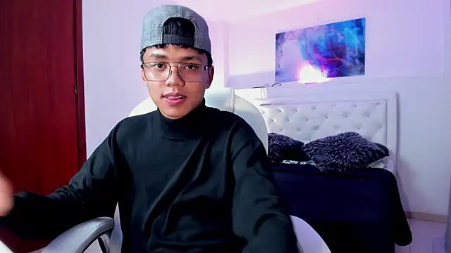 thiagosterling online show from April 29, 11:55 pm