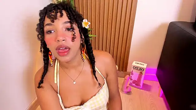 Snapshot of JazmyXXX chatting on June 20, 8:33 pm JazmyXXX online show from June 20, 8:33 pm