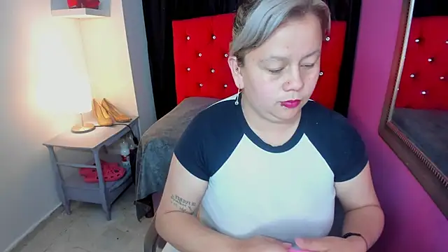 Snapshot of ScarletBigTitties chatting on April 17, 11:57 am ScarletBigTitties online show from April 17, 11:57 am