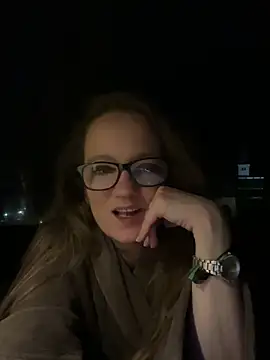 LizzieZ1975 online show from May 2, 10:48 pm