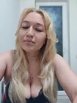 LexaVelure online show from May 4, 8:05 pm