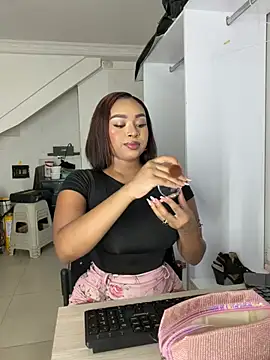 Snapshot of Kloe_rousse01 chatting on August 5, 8:55 pm Kloe rousse01 online show from August 5, 8:55 pm